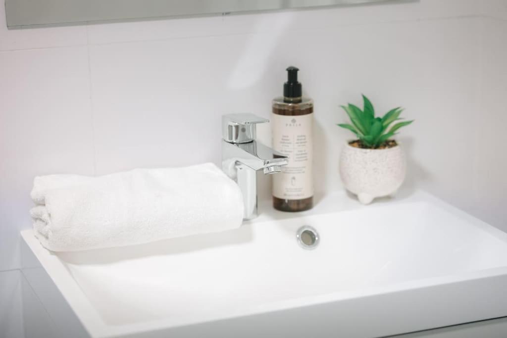 3b Bright Beautiful Newly Renovated 3br
