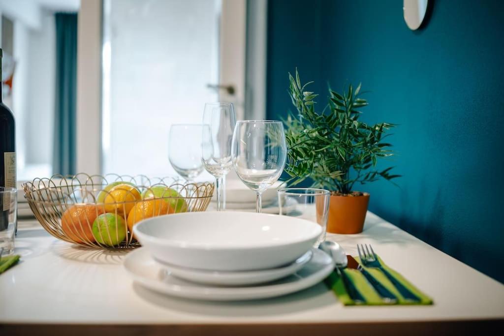 Apartment 3b Bright Beautiful Newly Renovated 3br
