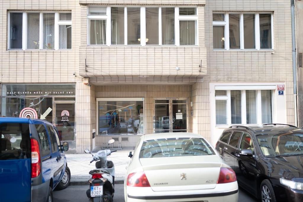 3b Bright Beautiful Newly Renovated 3br Apartment *