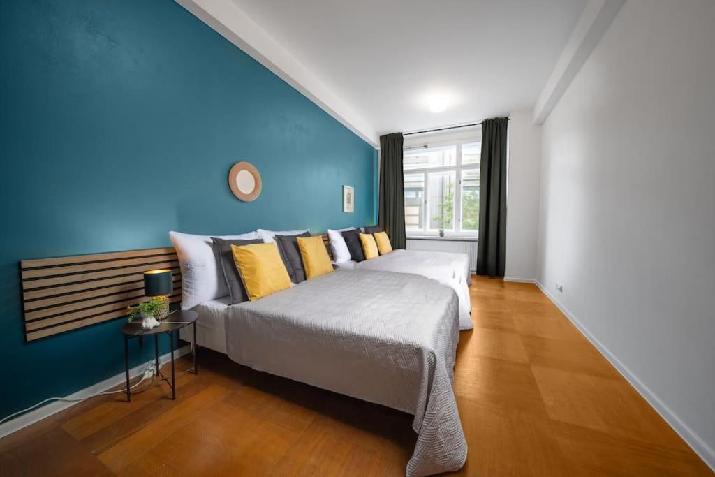 3b Bright Beautiful Newly Renovated 3br
